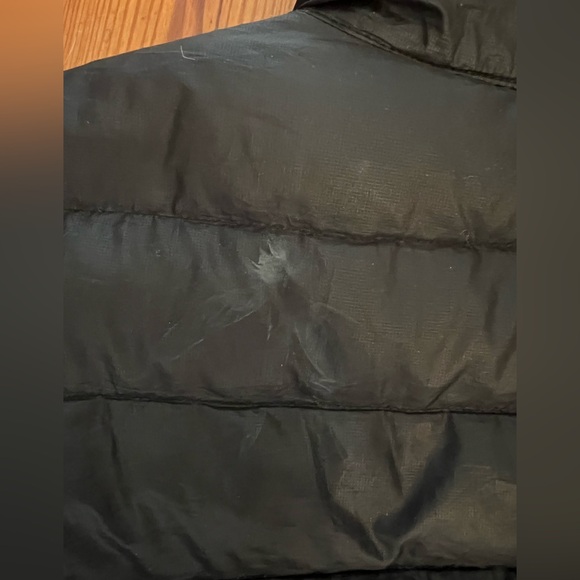 Black down Marmot packable jacket - great for layering or light weather ❄️ ⛷️ - Picture 6 of 8